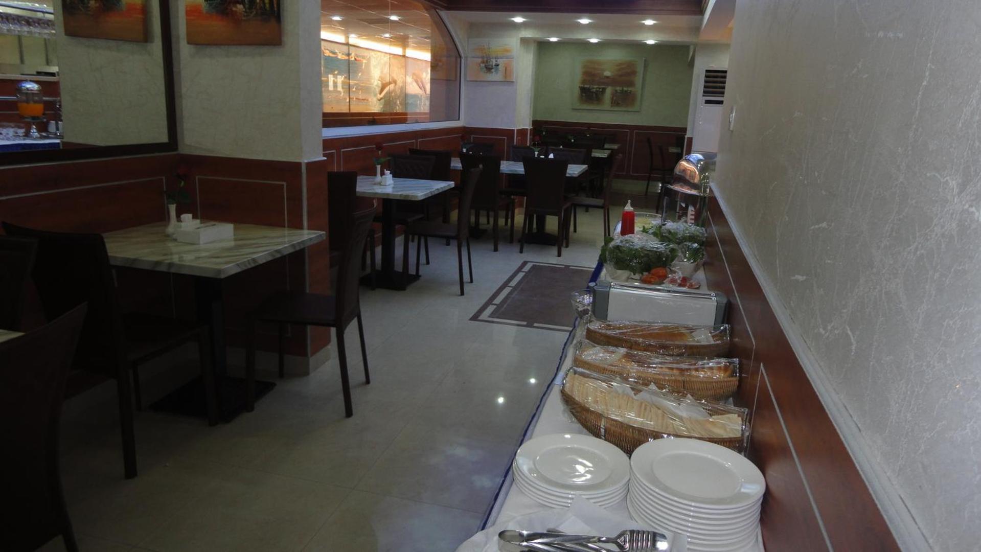 Dolphin Hotel Muskat Bagian luar foto