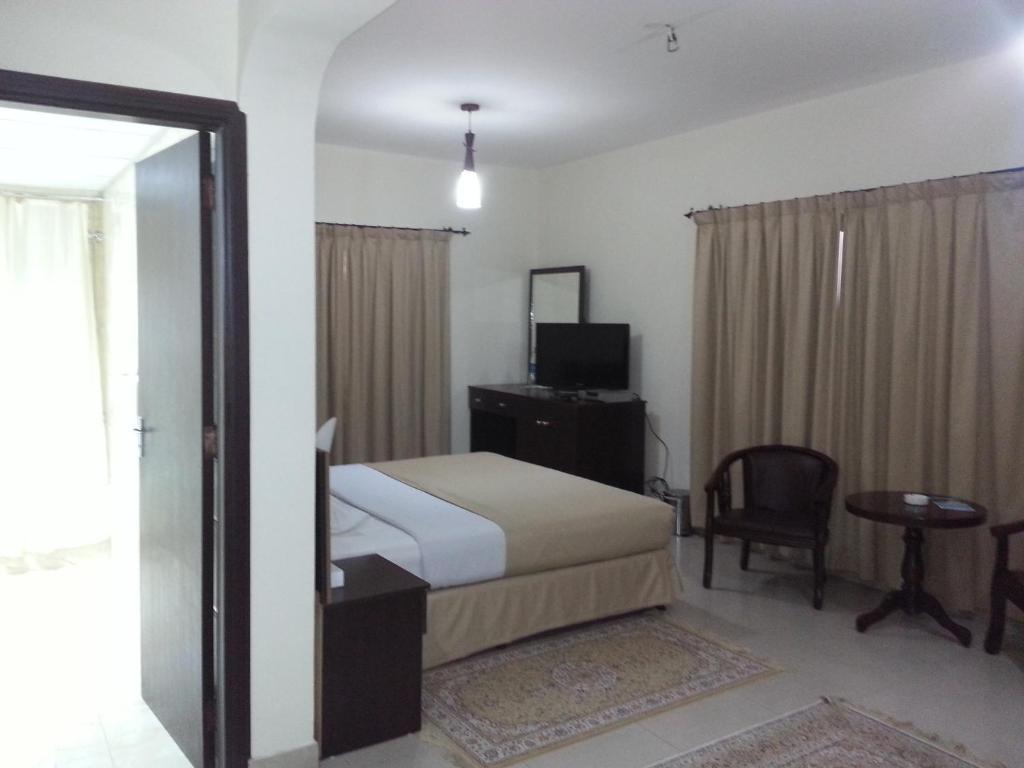 Dolphin Hotel Muskat Bagian luar foto