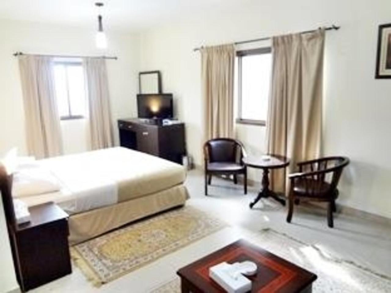 Dolphin Hotel Muskat Bagian luar foto